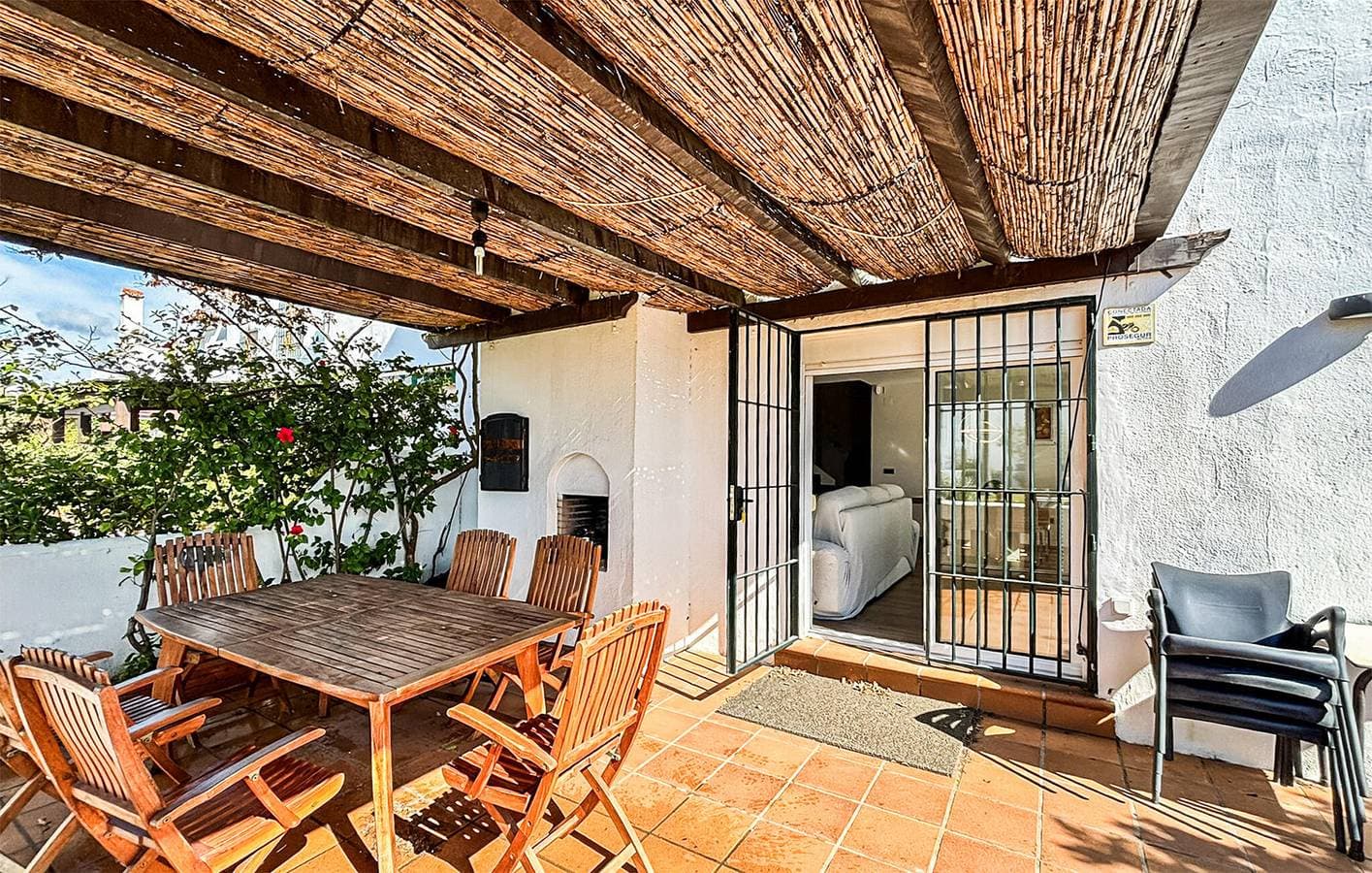 Foto 10 von 25: Gemütliche 200 m² große Ferienwohnung mit Pool, Terrasse und Zugang zum Strand