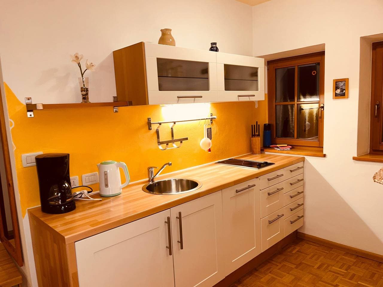 Foto 13 von 34: Ferienwohnung 'Residenz Zirmer Wohnung Feuer' mit Bergblick, Gemeinschaftsgarten und WLAN