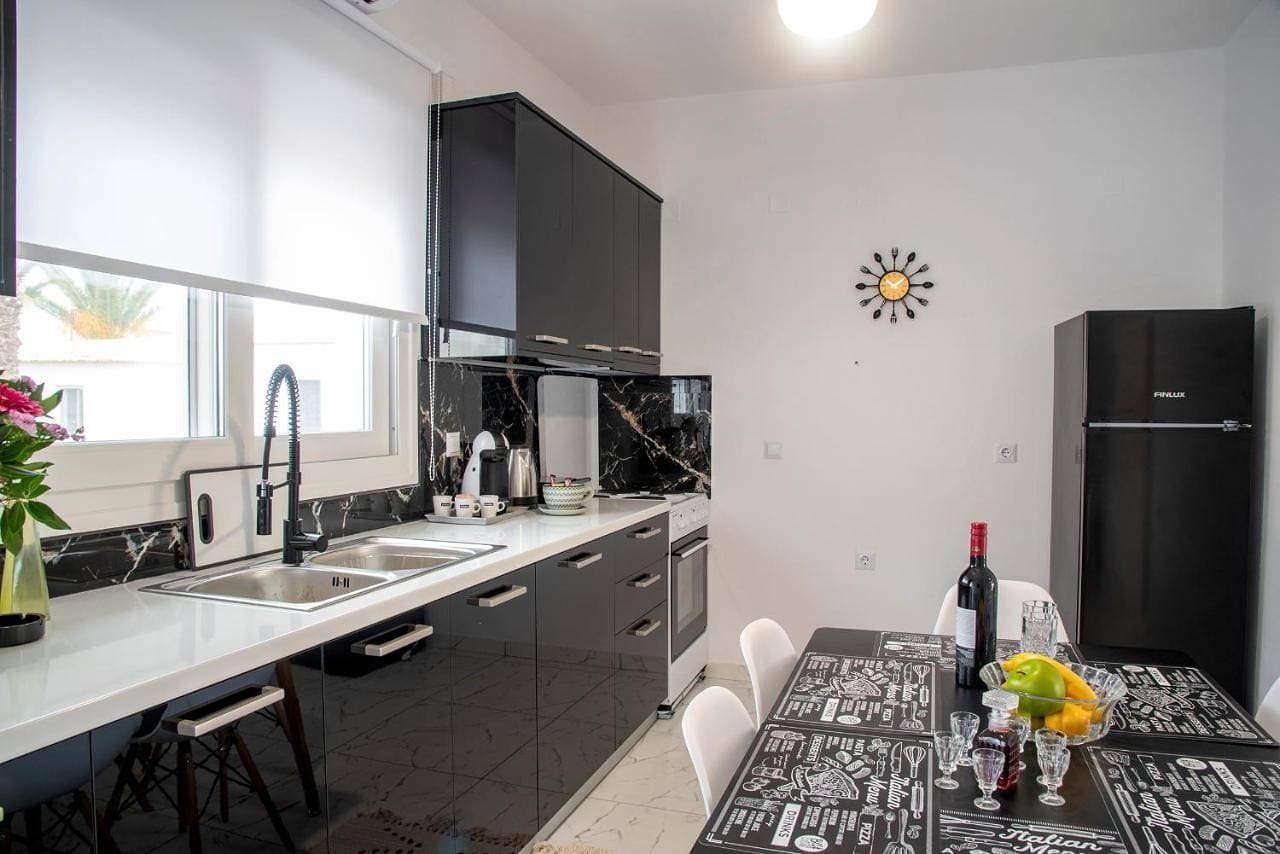Foto 5 von 56: Two-Bedroom Apartment