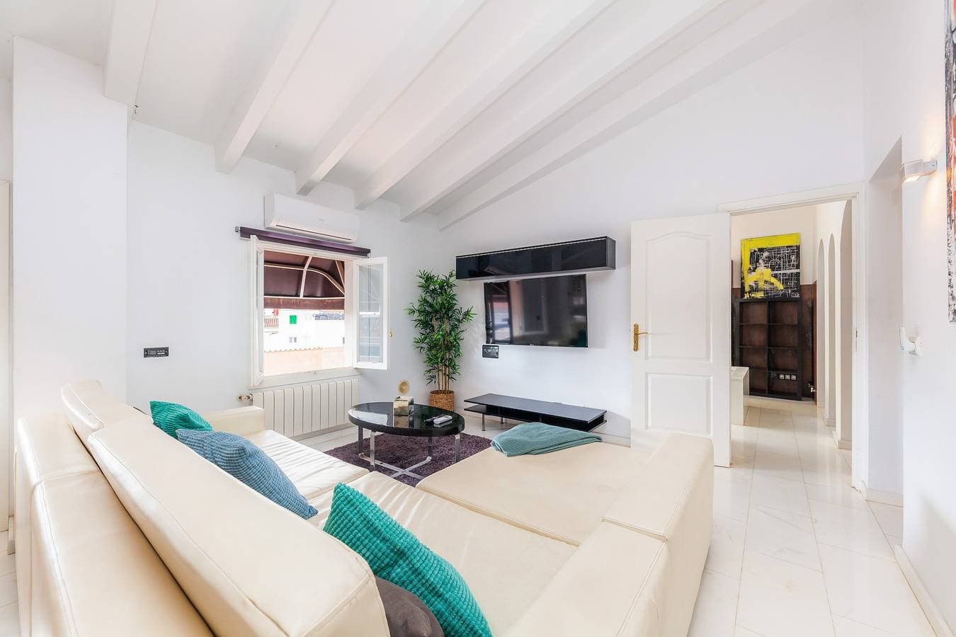 Foto 4 von 34: Finca Casa Varna mit Bergblick, Pool, Terrasse & Garten; Parkplatz vorhanden