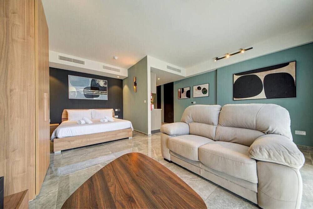 Foto 13 von 30: The Official Mercury Suite With Pool & Strong WIFI
