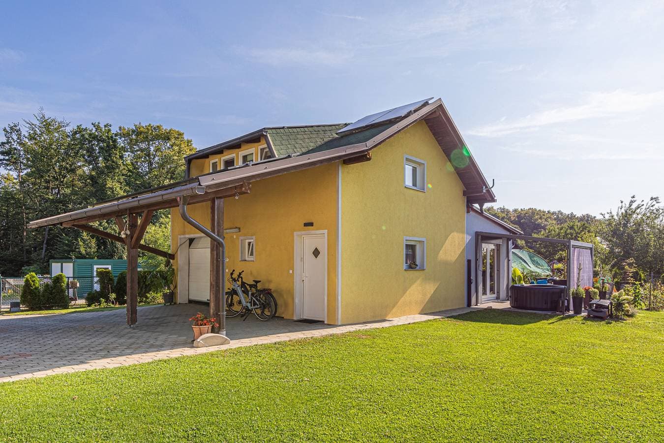 Foto 2 von 21: Zala House with Jacuzzi & Garden