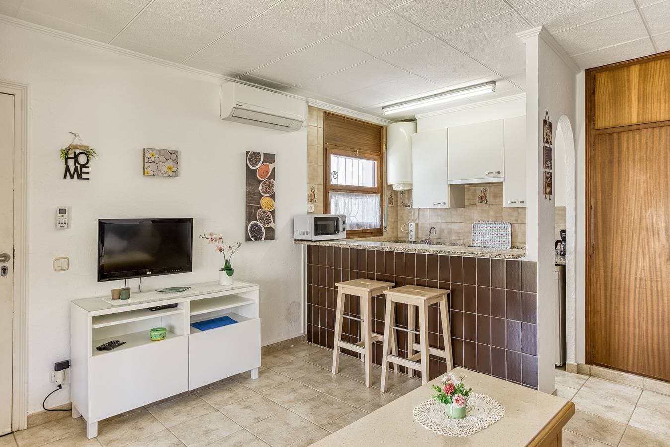 Foto 6 von 23: Apartment 'Salins Studio' mit Kanalblick, WLAN und Klimaanlage