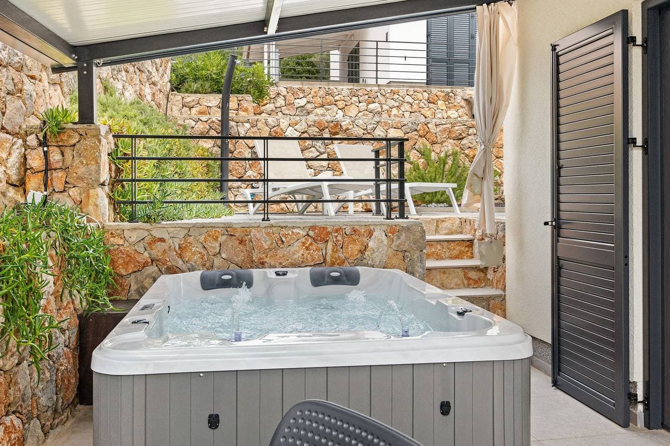 Crepsa Paradise with Jacuzzi - Couple Getaway 1