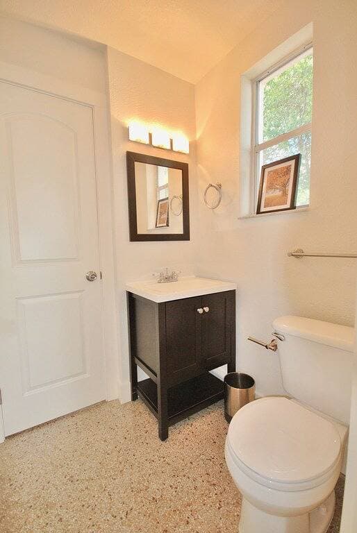 Foto 2 von 11: Lake Davis Art Deco Cottage