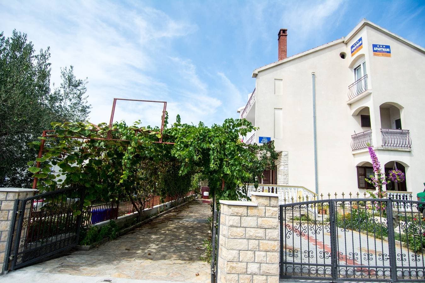 Foto 2 von 27: Studio Appartement mit Terrasse und Meerblick Biograd na Moru As-21048-a