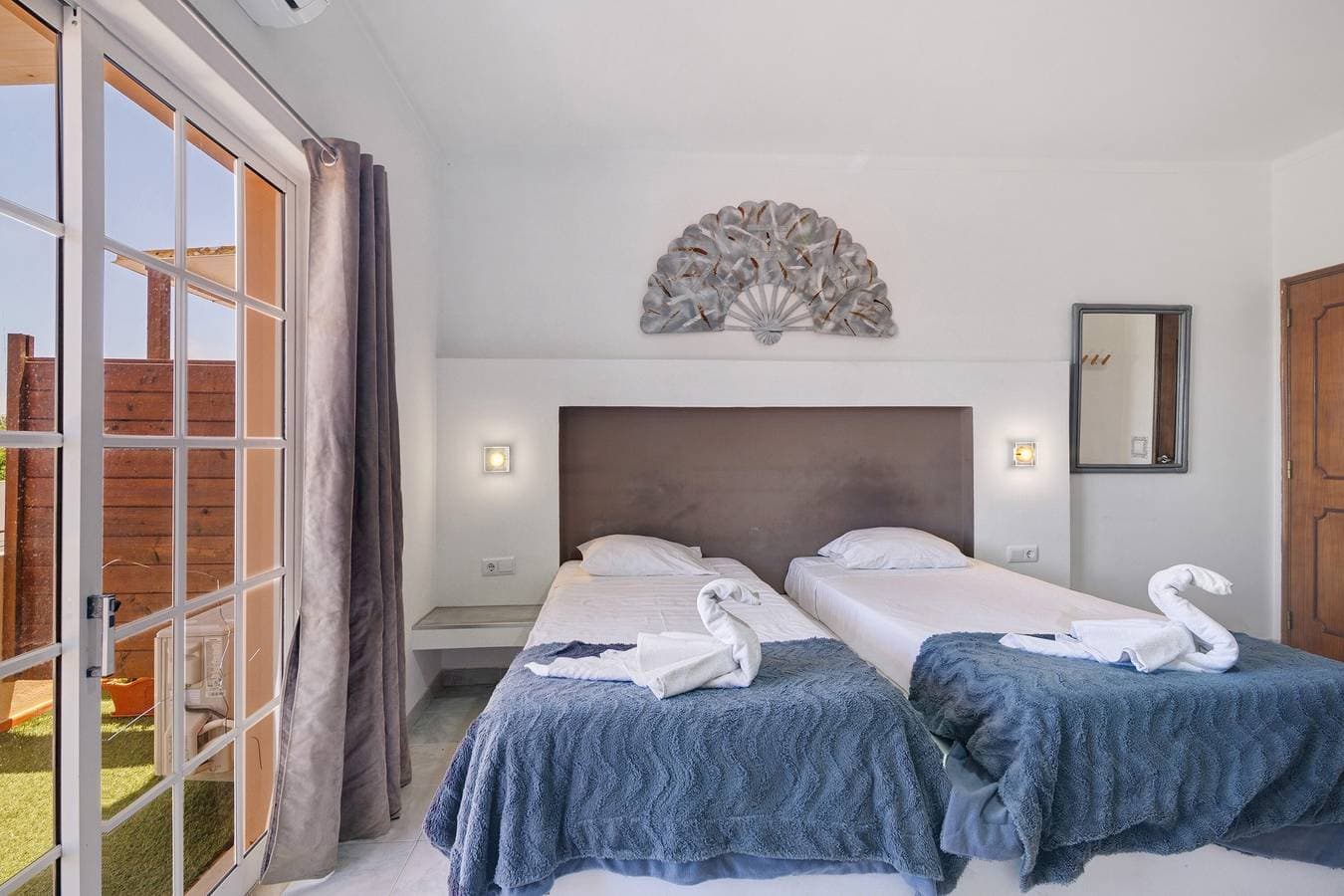 Foto 5 von 22: Zimmer 'South Side Guesthouse - Quarto E' mit Gemeinschaftspool, WLAN und Klimaanlage