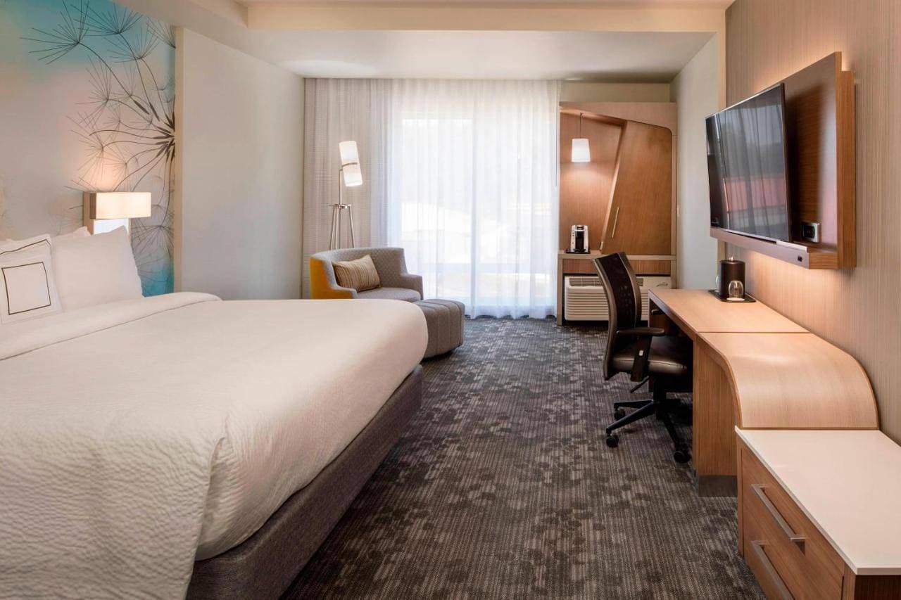 Foto 6 von 10: King Guest Room with City View