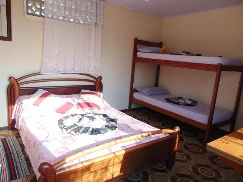 Foto 7 von 7: Quadruple Room with Shared Bathroom