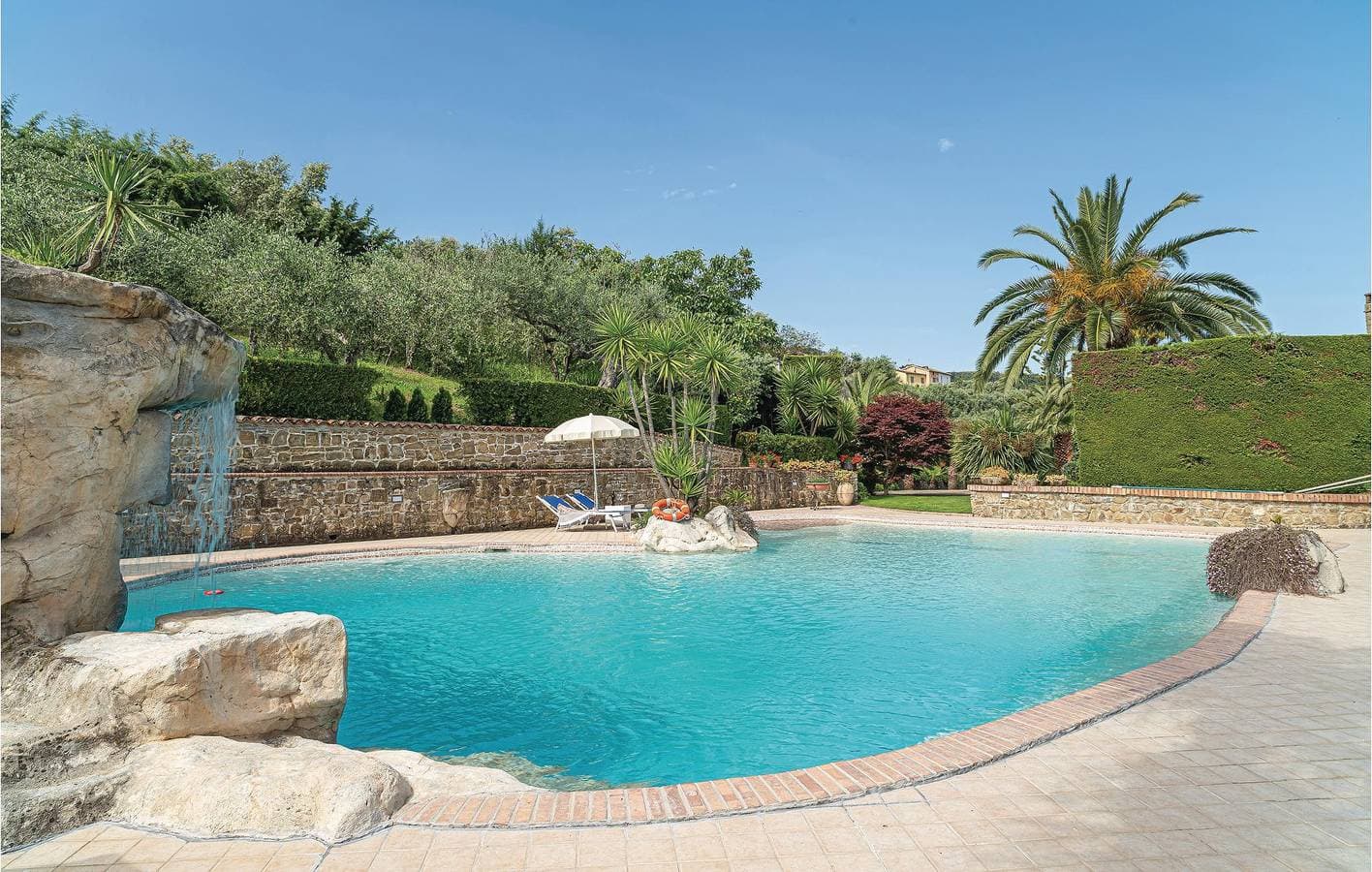 Terrassenwohnung am Pool in Laureana Cilento 1