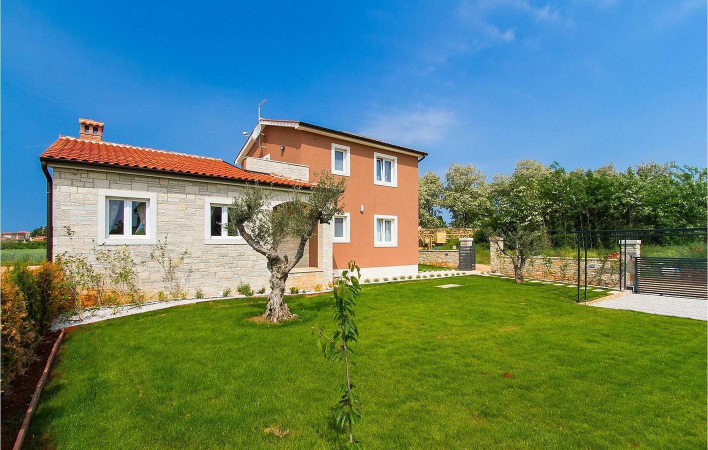 Gemütliche 2-Zimmer-Wohnung mit Pool, WLAN und Parkplatz in der Nähe von Labinci und einer Pizzeria 1