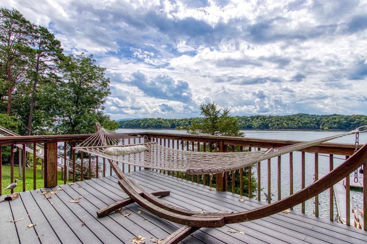Live Luv Lake, Hot Tub, Private Boat Dock, WIFI,560 FREE tickets each paid day 1