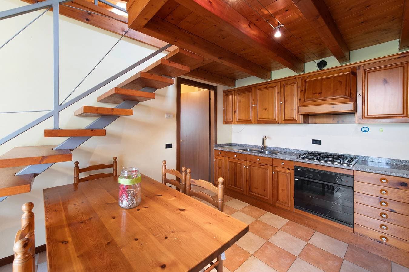 Foto 6 von 25: Apartment „House Of The Sun“ mit Gemeinschaftspool, privater Terrasse und WLAN