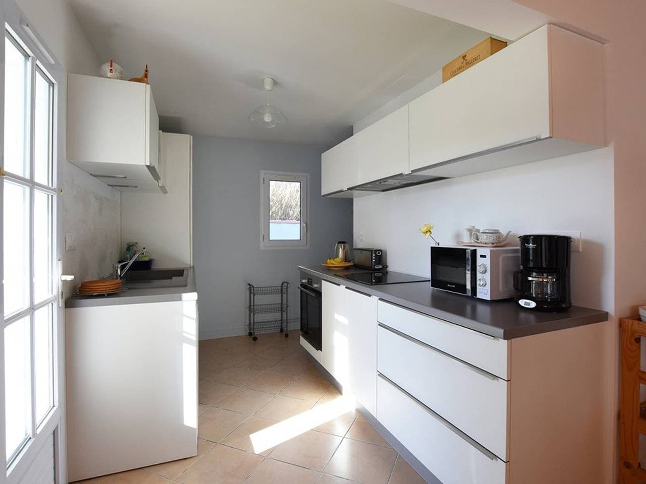 Foto 2 von 17: Charmante Maison avec Terrasse Ombragée, Proche Port, Wi-Fi Gratis, Cheminée, Stationnement à Proximité