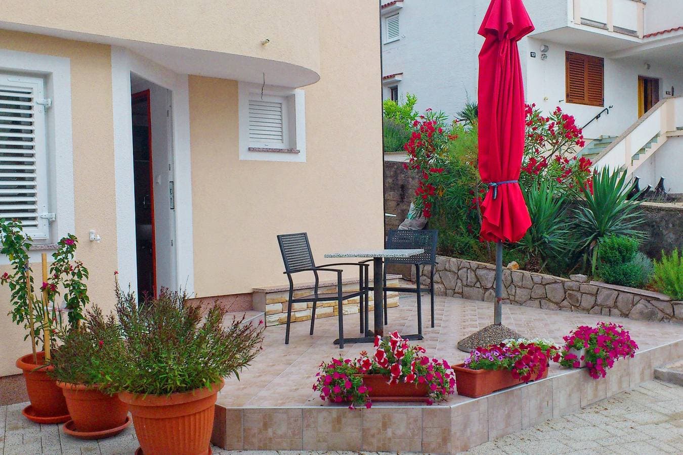 1-Zimmer-Ferienwohnung mit Terrasse Cizici, Krk -c 1