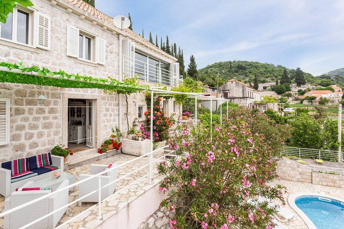 Villa 1