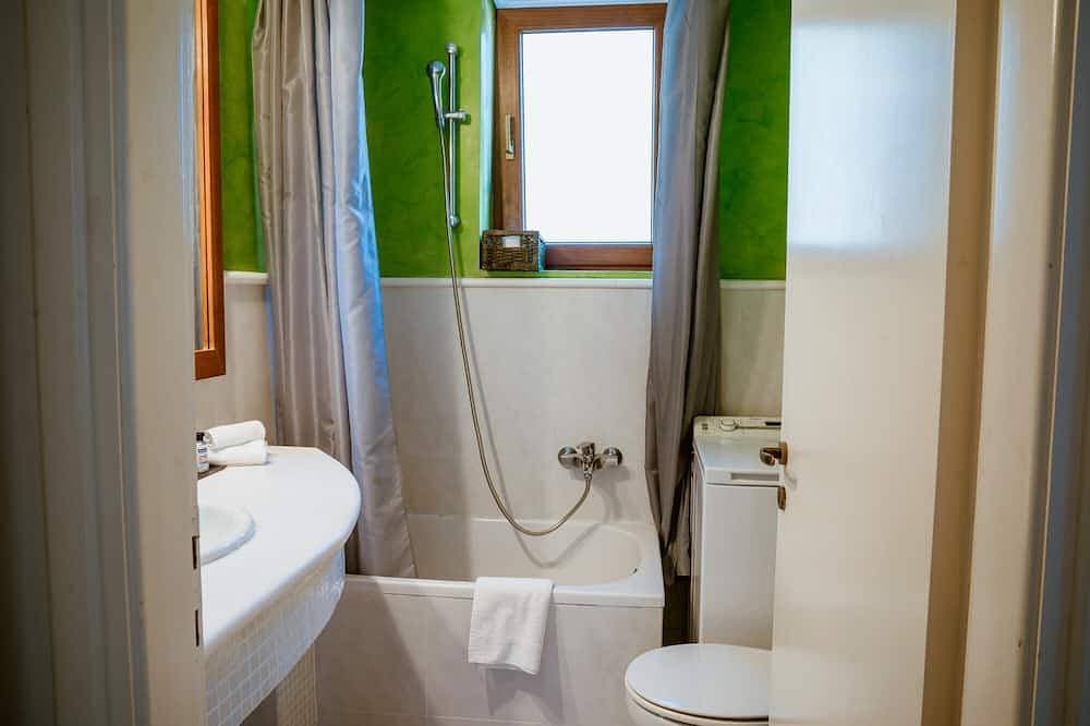 Foto 4 von 23: Waterfront Luxury Stone-built 72sqm Villa in Olive Grove