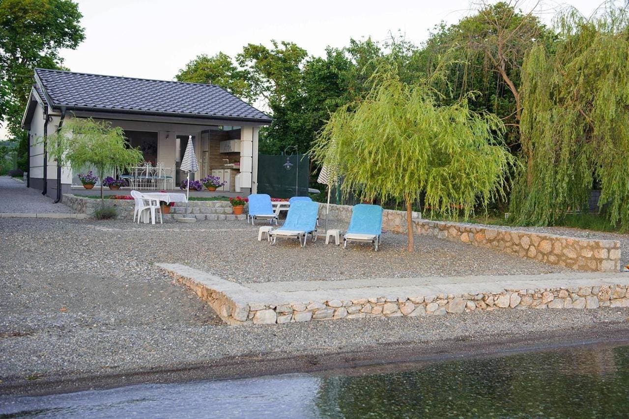 Lake House Sand 1