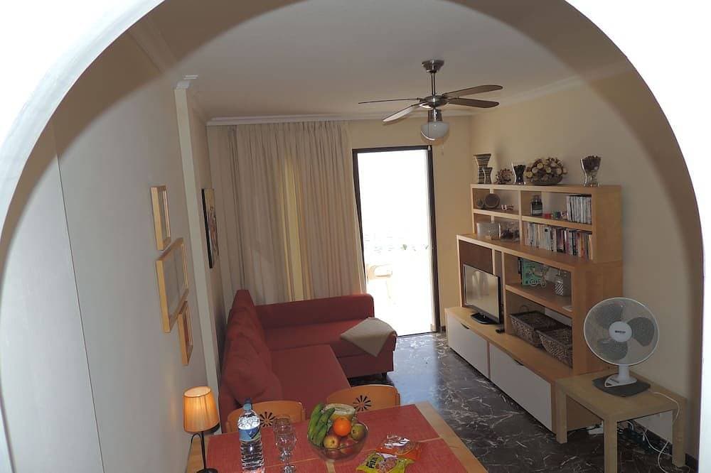 Foto 12 von 30: Romantic Retreat In Prime Position With Stunning Views To Cliffs, Marina & Sea.
