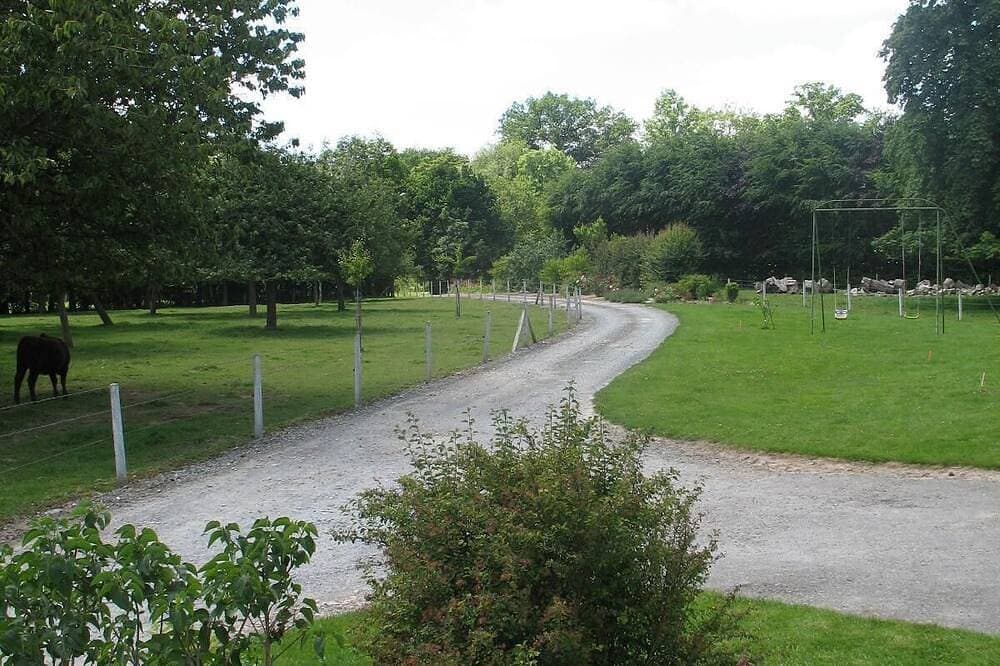 Foto 13 von 30: Gite den Frühling, rundes Haus, Ruhe, großer Garten, Spiele, Haustiere willkommen.