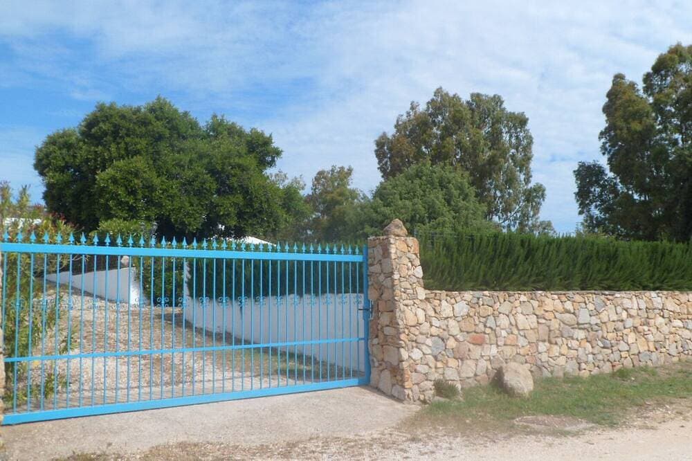 Foto 10 von 27: Casa Niperu in der Landschaft ein paar Meter von den Stränden von Cala Ginepro
