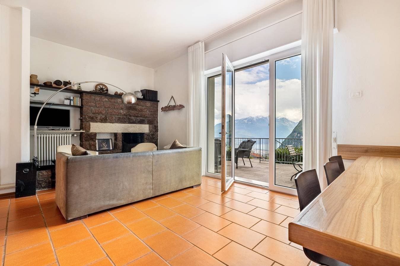 Foto 2 von 40: Villa "Tanas" mit Seeblick, privatem Pool und WLAN
