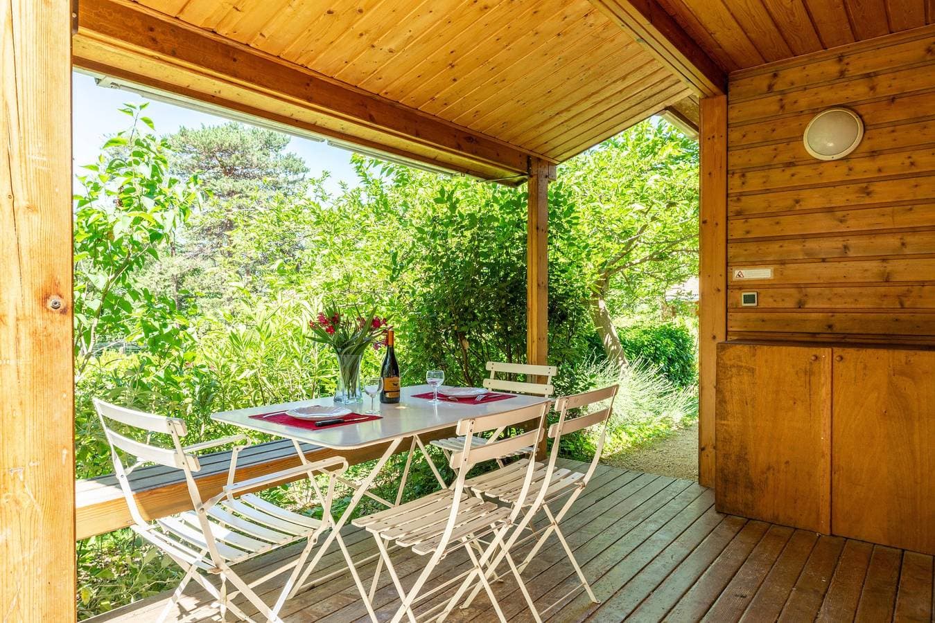 Foto 3 von 28: Chalet 'Gite Lavande' mit Gemeinschaftspool, privater Terrasse und WLAN