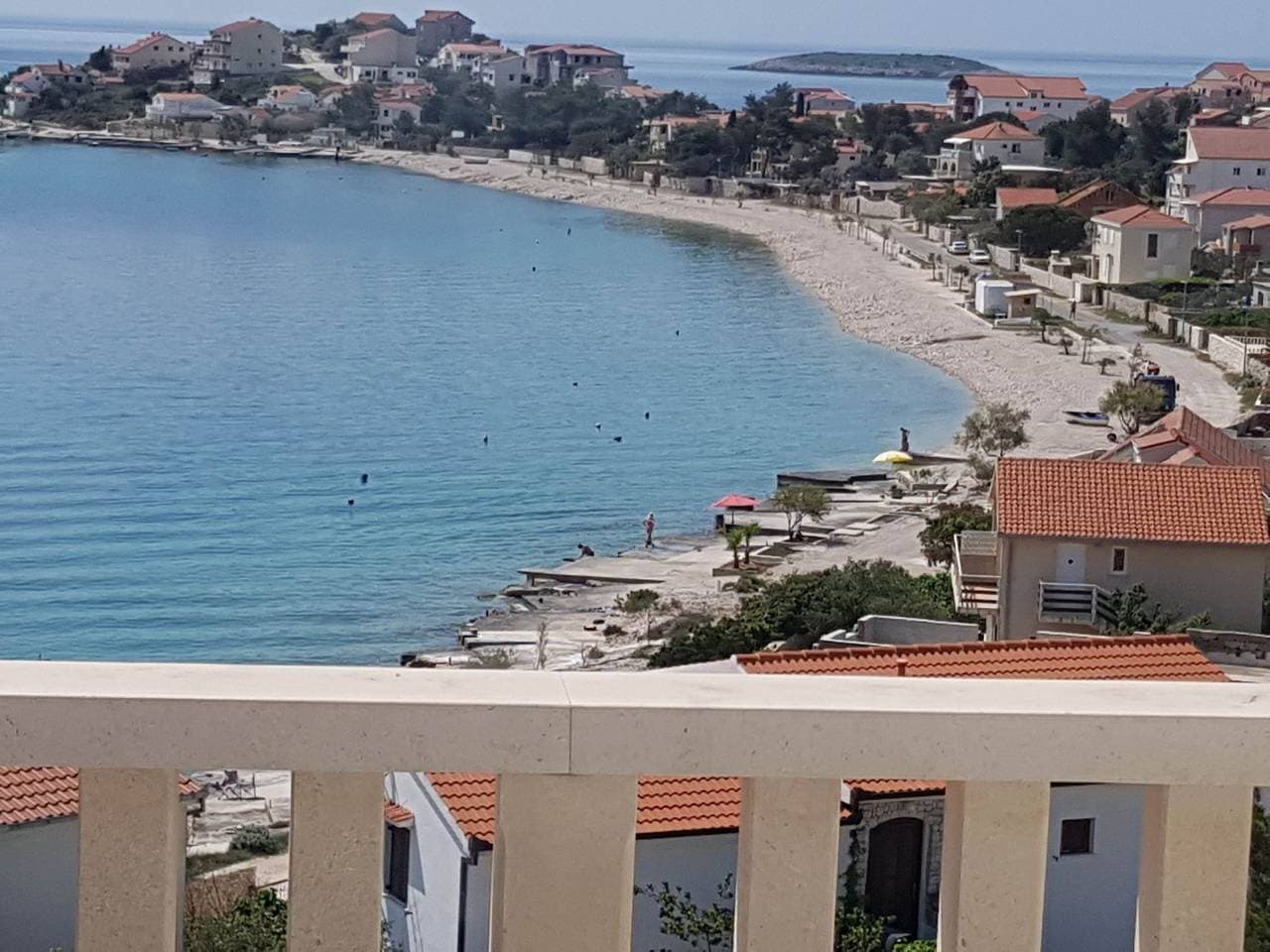 Foto 11 von 27: Mit Blick auf das Wasser