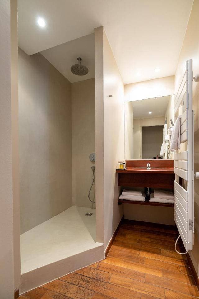 Foto 8 von 10: Double Room with Private Bathroom