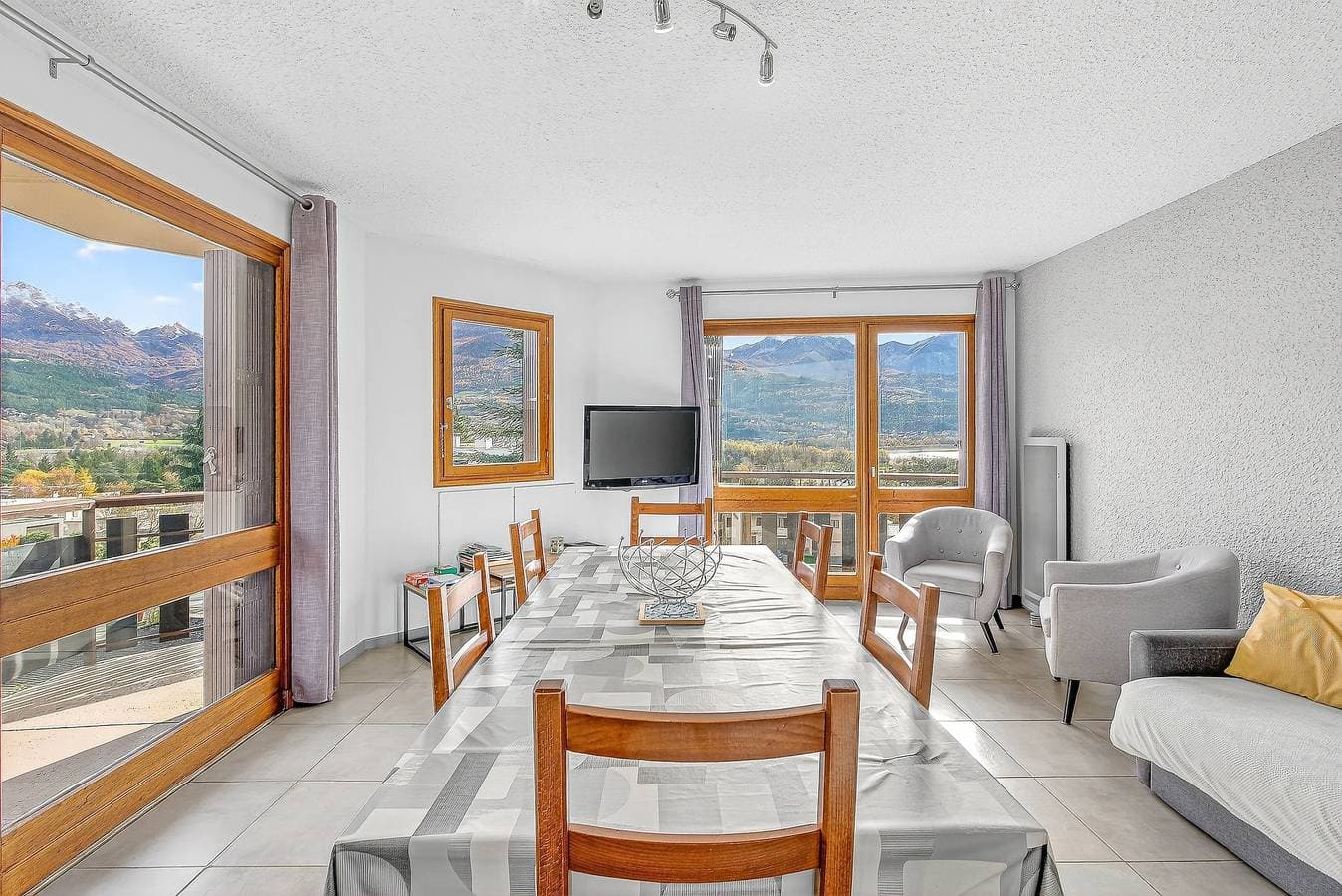 Foto 5 von 35: Le Plein Ciel – Seeblick, WLAN, renoviertes Apartment in Embrun