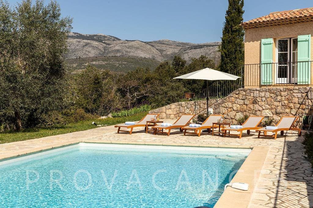 Foto 11 von 49: Ferienhaus mit großem Pool und schöner Aussicht auf Mons