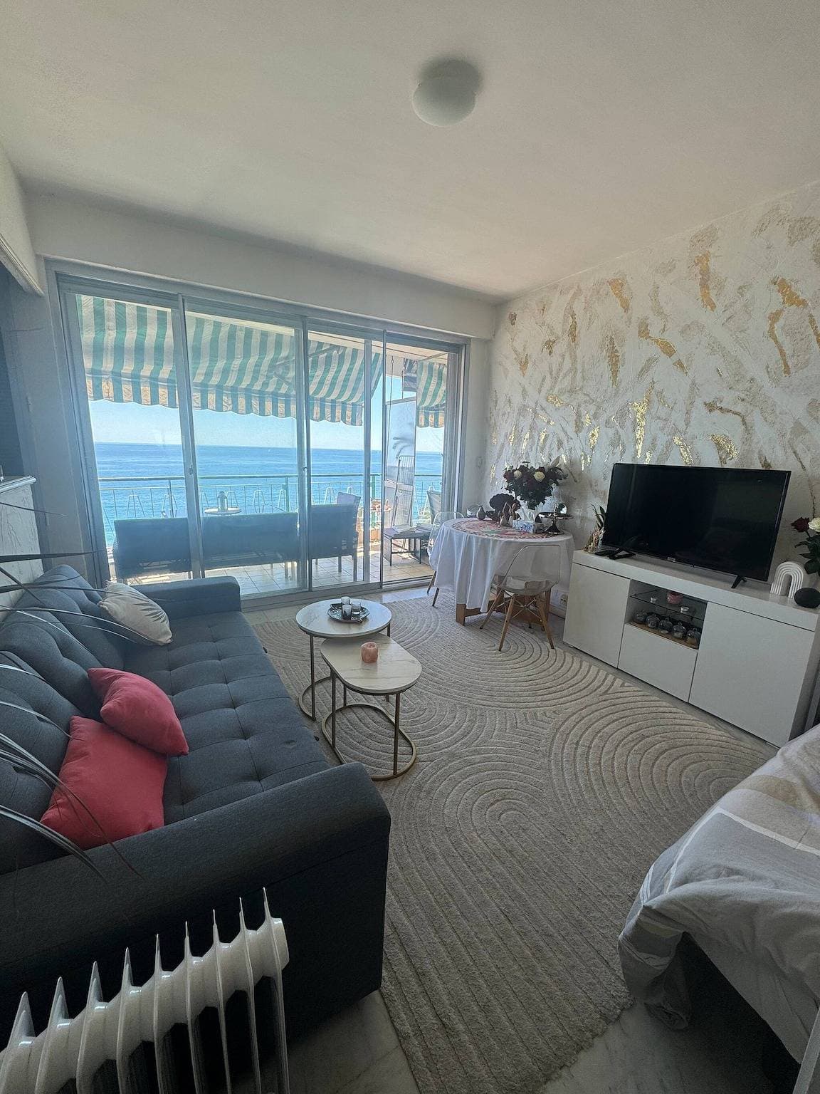 Foto 6 von 10: Charmantes Studio-Apartment mit Meerblick in Nizza, Frankreich