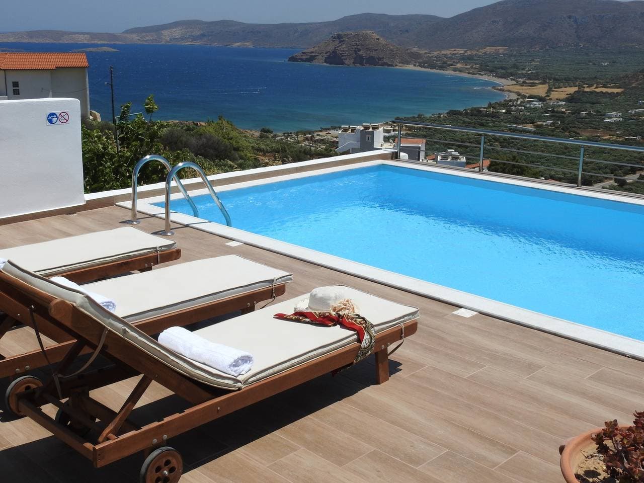 Foto 3 von 45: Villa 'Aiolos' – Swim Spa, Privat, mit Meerblick, WLAN und Klimaanlage