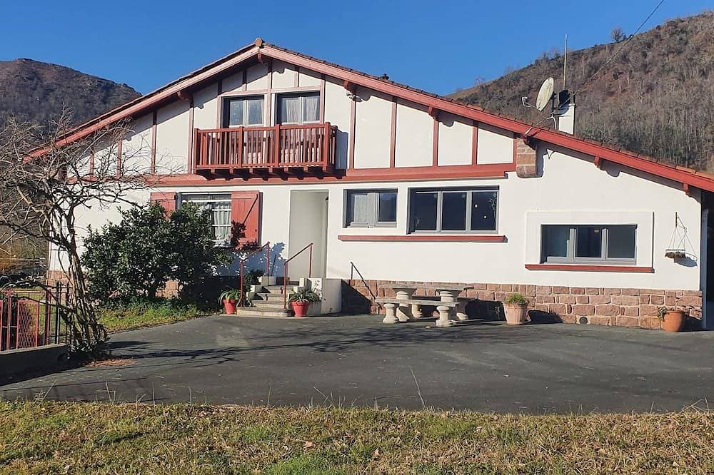 Inland Basque Country, house at the foot of the mountains and 30 minutes from the sea 1