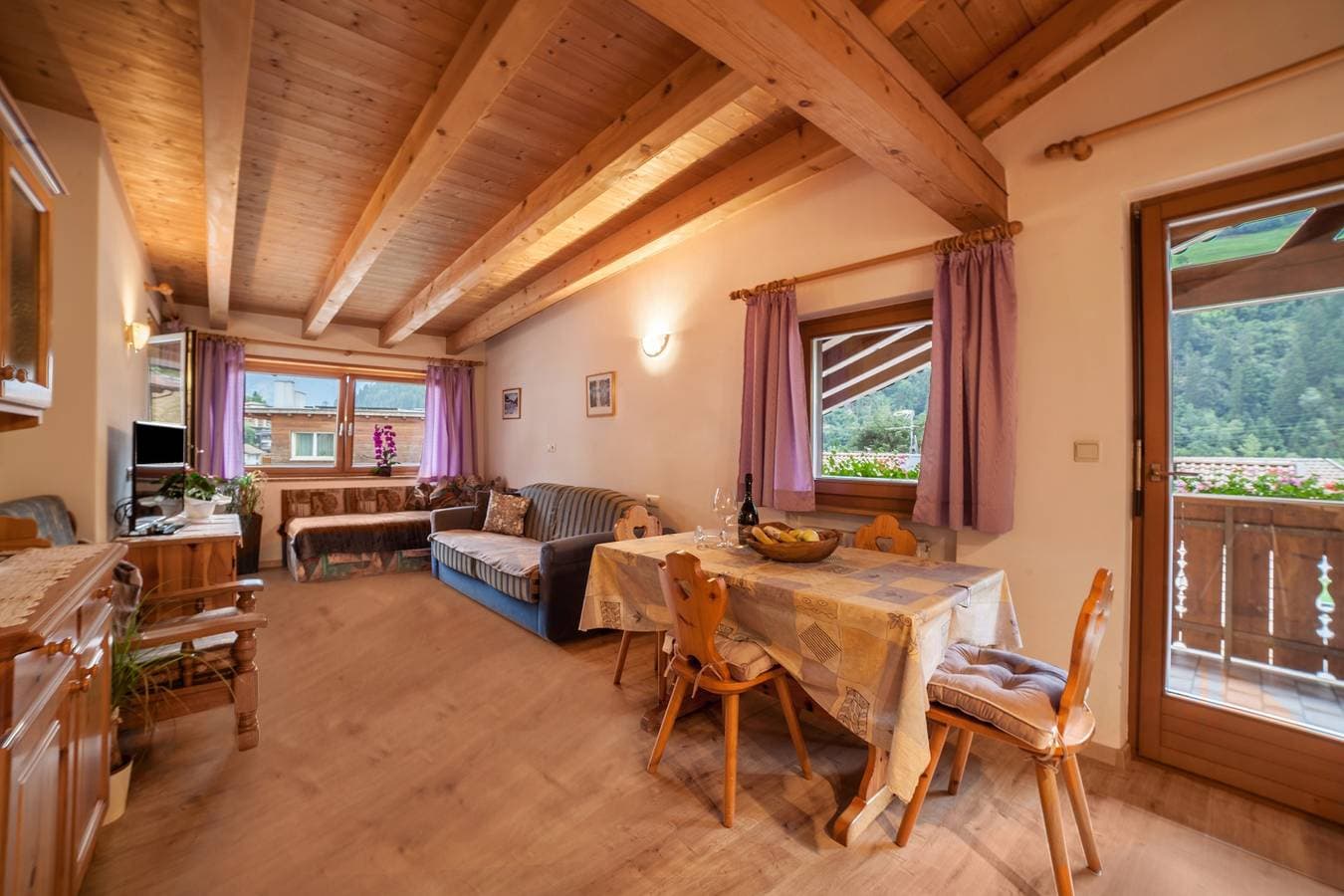 Foto 2 von 21: Ferienwohnung 'Sonnenparadies 4' mit Bergblick, WLAN & Garten