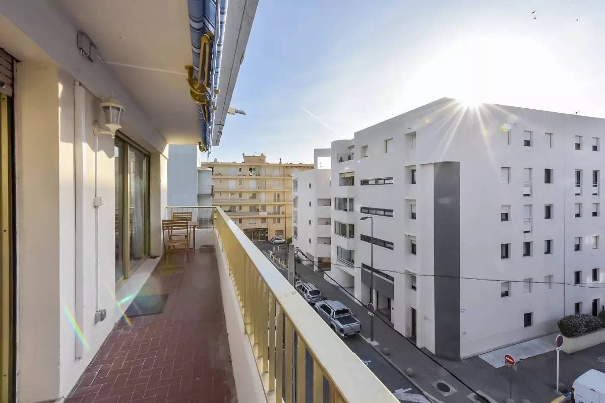 Foto 5 von 20: Cannes Palm Strand, 2 min von den Stränden
