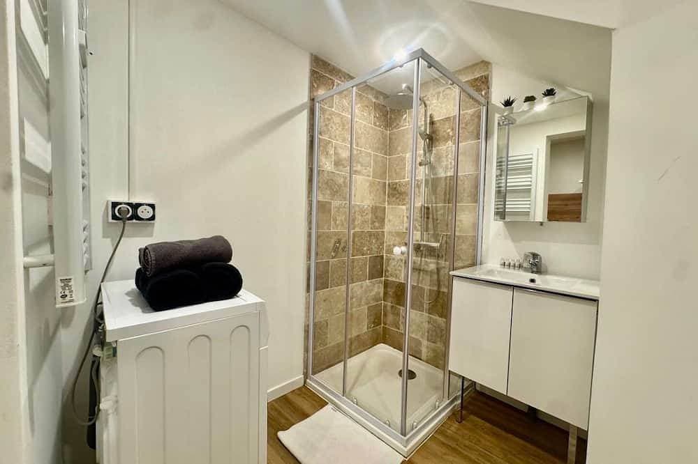 Foto 3 von 10: Renovated studio apartment - Old town St Laurent.