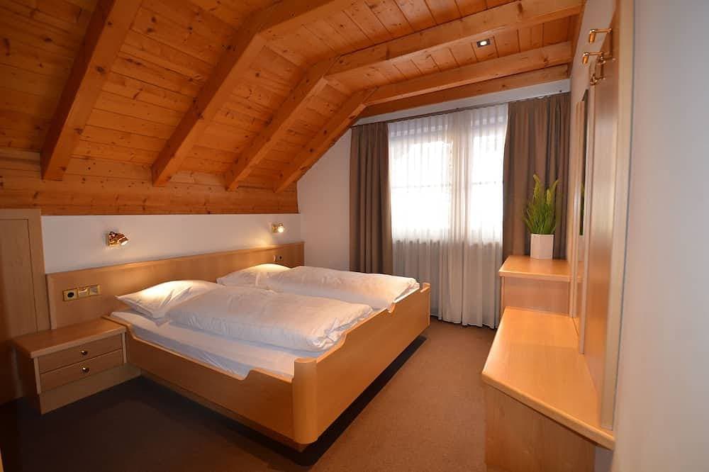 Foto 2 von 27: Gemütliche und geräumige Dachwohnung mit Balkon - Free WIFI