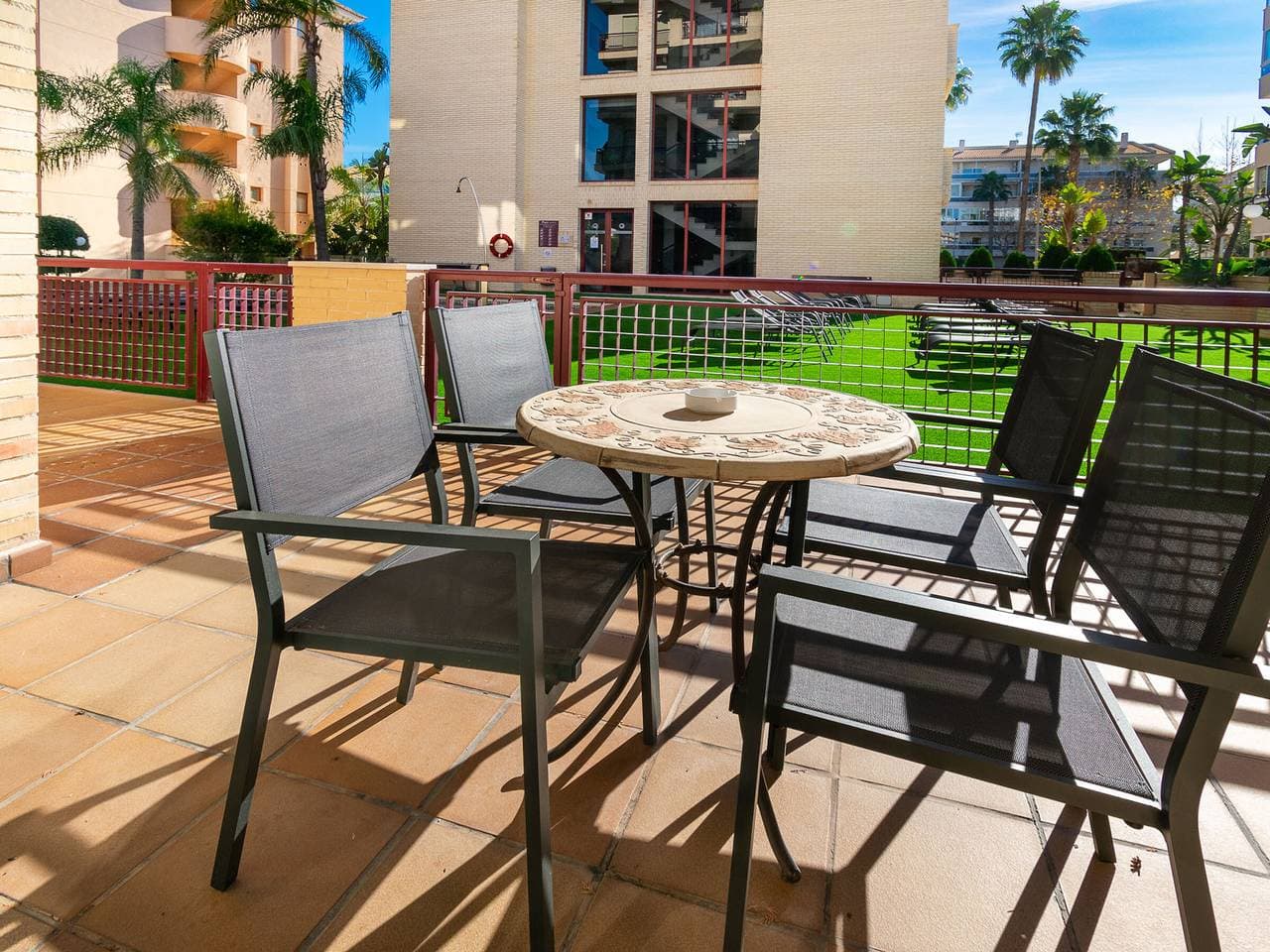 Foto 5 von 34: Moderne Wohnung in Albir mit Blick auf den Pool