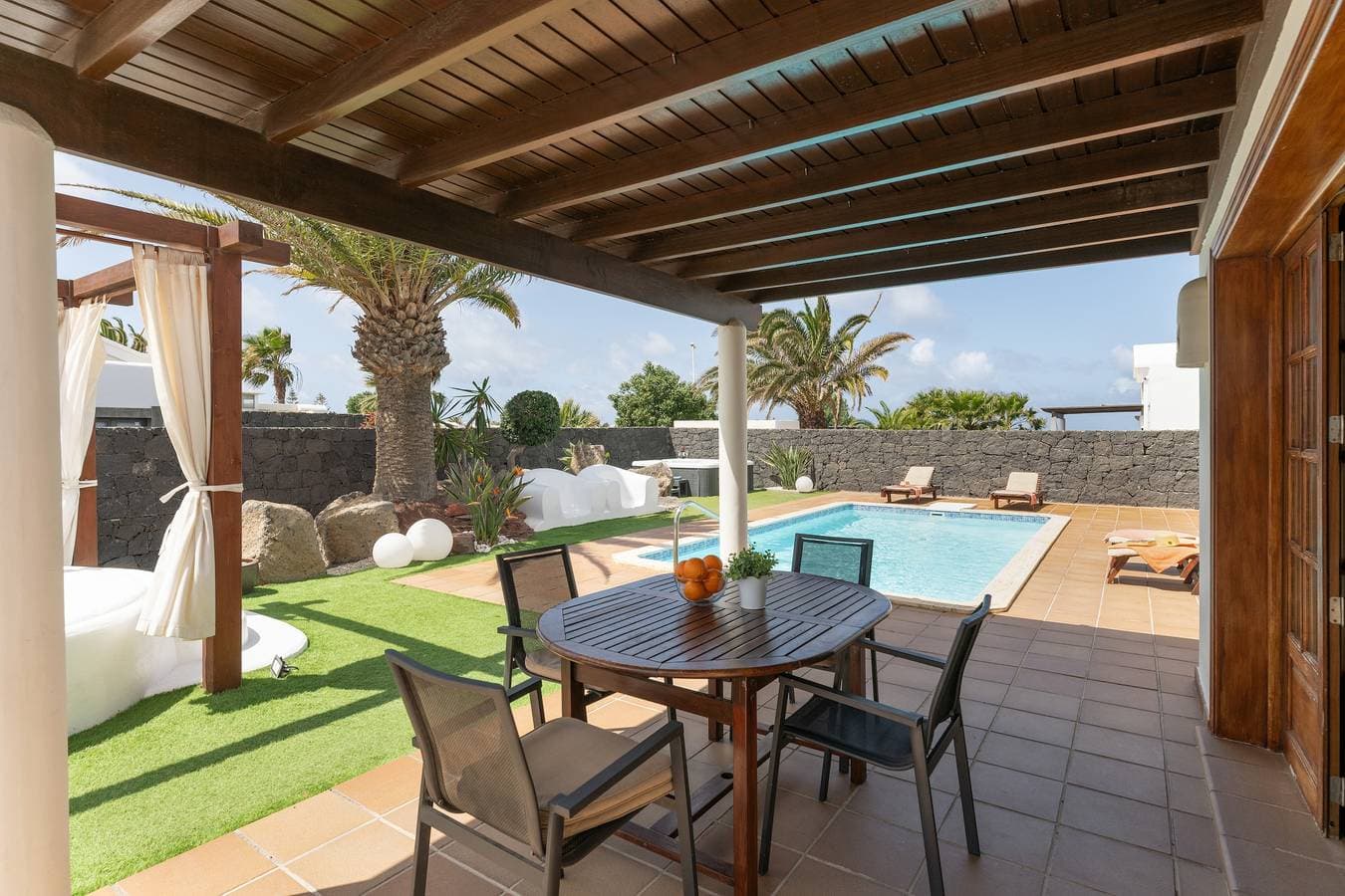 Foto 5 von 29: Ferienvilla 'Carabela 83' mit Bergblick, privatem Pool und WLAN