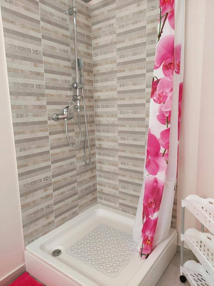 Foto 7 von 9: Double Room with Private Bathroom