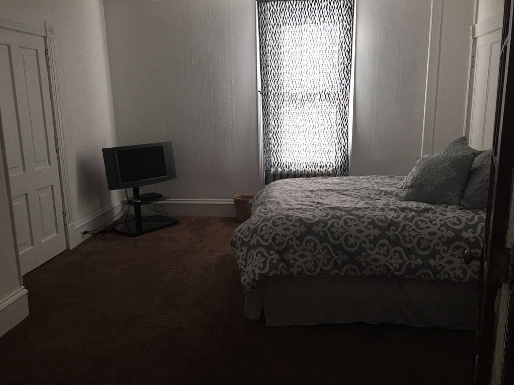 Foto 4 von 16: Große Wohnung im Herzen von Marquette W / Cable & WiFi!  Haustierfreundlich!