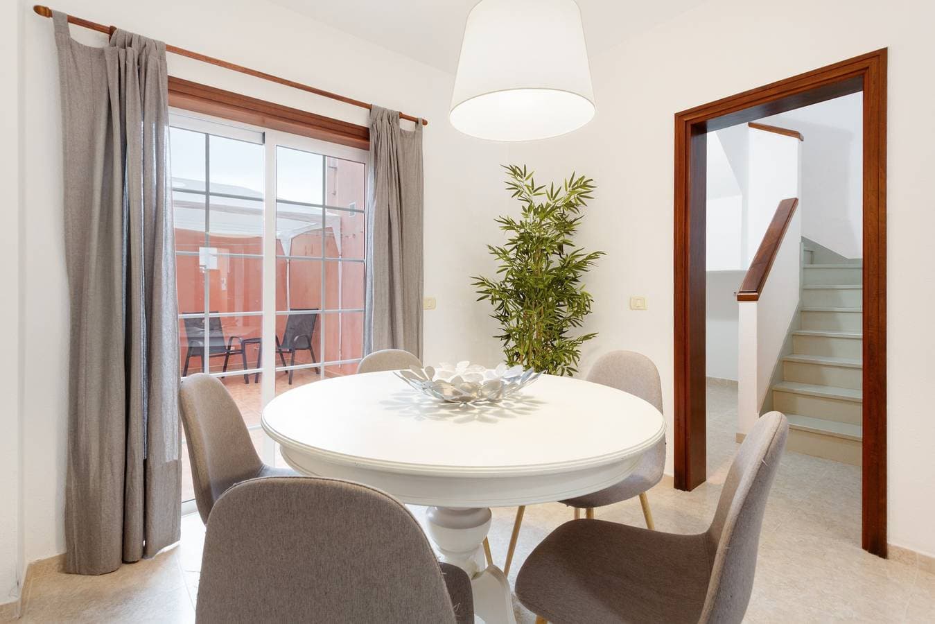 Foto 4 von 25: Ferienwohnung 'Tenohomes Warm and Comfortable' mit privater Terrasse, WLAN und Klimaanlage