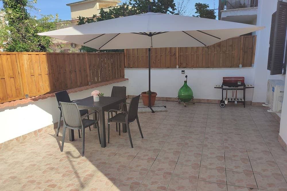 Roman detached house terrace Metro San Pietro Gemelli christo re cornelia 1