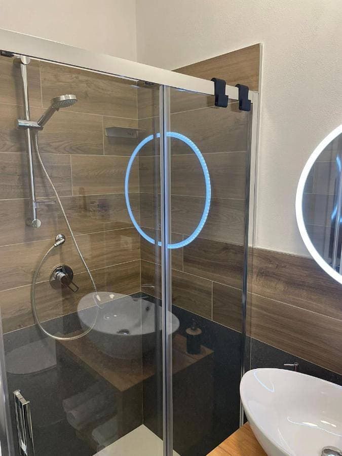 Foto 5 von 13: Double Room with Private Bathroom