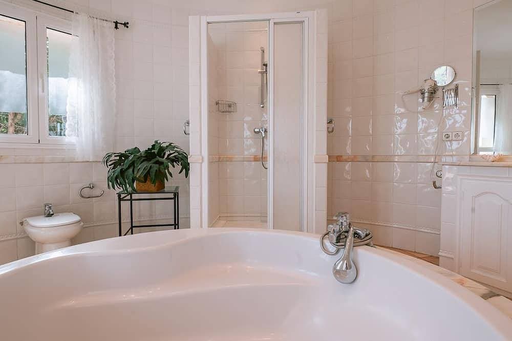 Foto 9 von 30: Amazing villa with pool in a beautiful and quite area