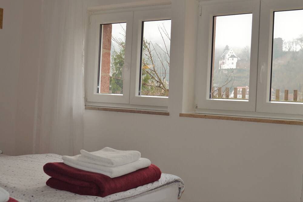 Foto 4 von 23: Panorama-Blick Miltenberg, 3 Pers., zentral, am Main, Terrasse, Bootverleih, P