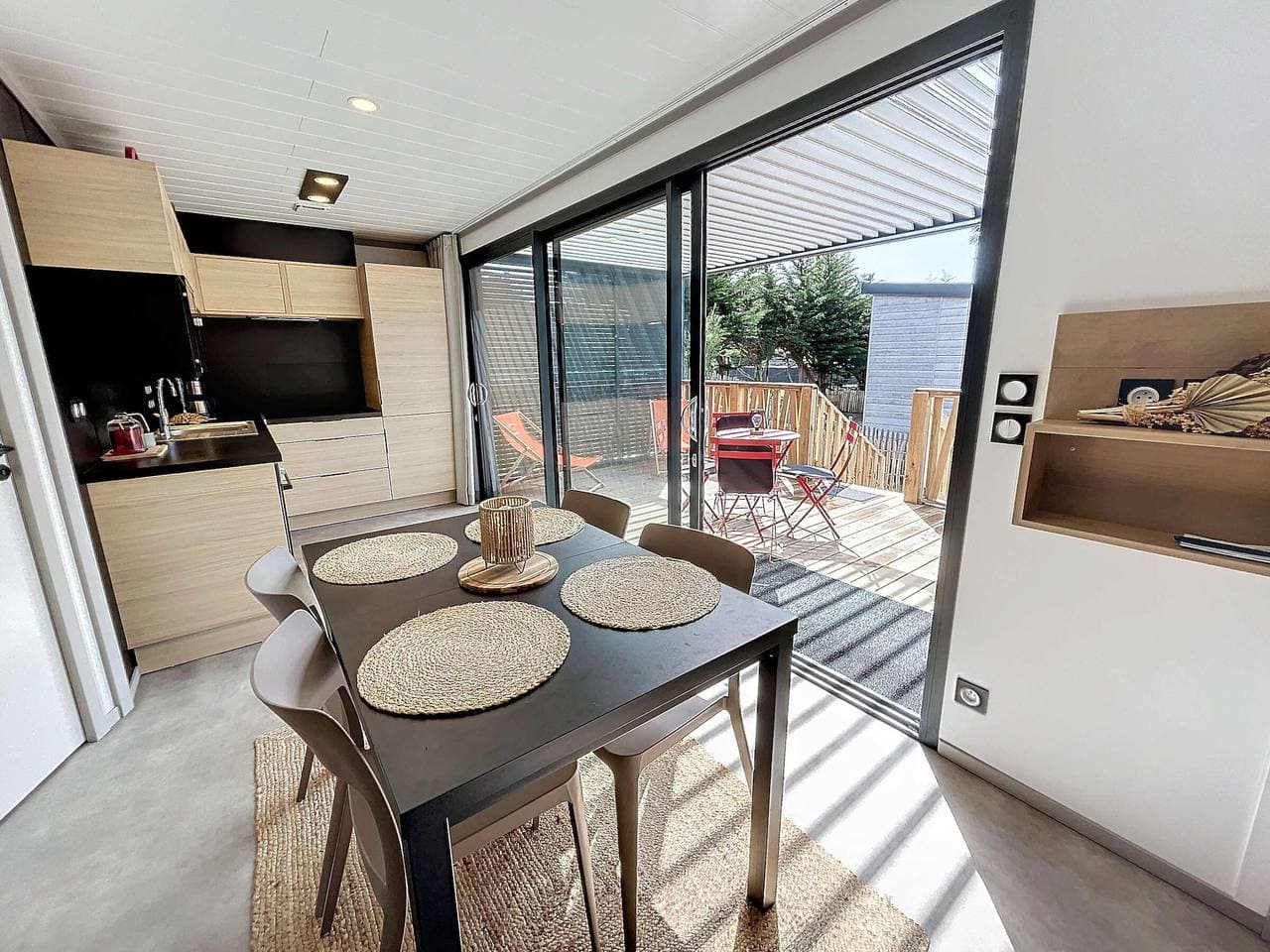 Foto 10 von 34: Gemütliches Ferienhaus mit beheiztem Pool, 4 Schlafplätze und privater Terrasse