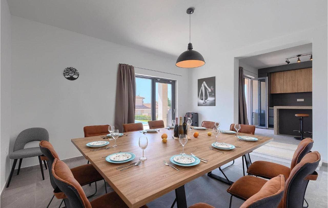 Foto 5 von 40: Seven-Bedroom Holiday Home