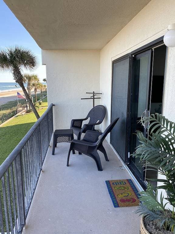 Foto 11 von 39: Oceanfront Luxury- Sand & Sea with a Modern Appeal
